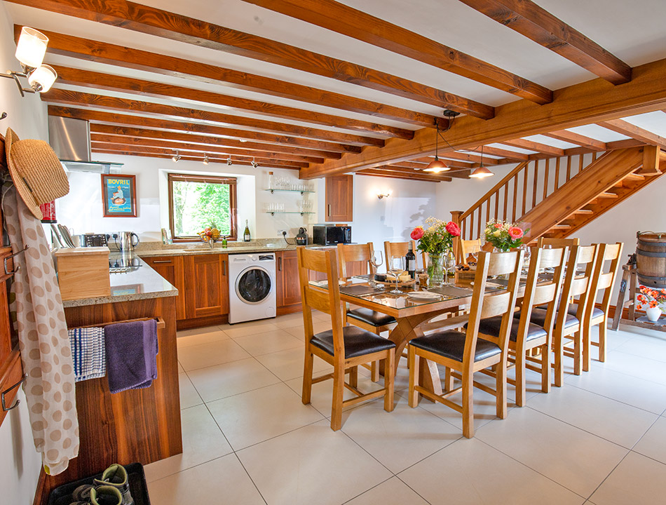 accommodation for large groups in the peak district
